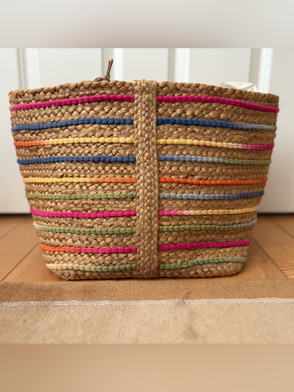 NWT, Anthropologie Antik Kraft Tuhi Colorful Jute Rainbow Tote w/ Wooden Handels - Picture 4 of 16